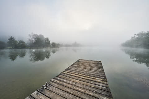 Gemeinde Marktl Landkreis Altötting Badesee Herbst Morgennebel (Dirschl Johann) Deutschland AÖ